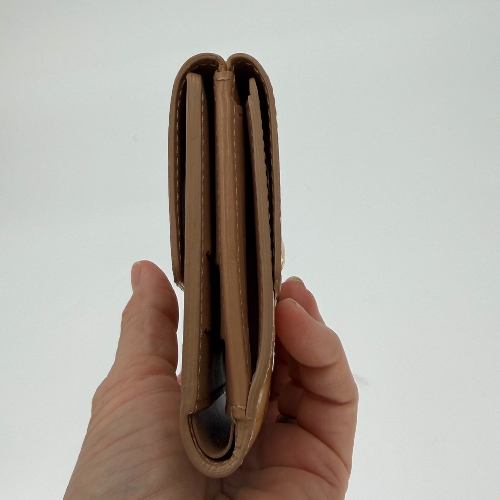 LV Elise Latte Vernis Compact Wallet Rare Color in Excellent Condition. - Picture 6 of 15